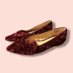Women’s maroon Flats size 6